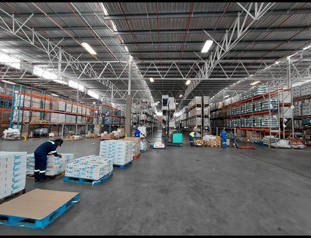7,838M² WAREHOUSE TO LET IN CLAYVILLE